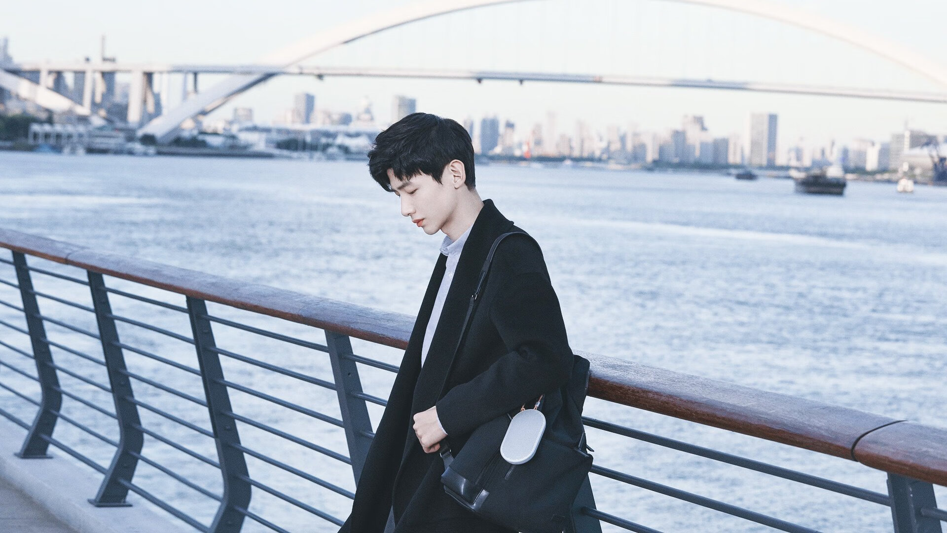 世纪对决，76人团队风暴全面压制雄鹿，詹姆斯攻防两端展露王者统治