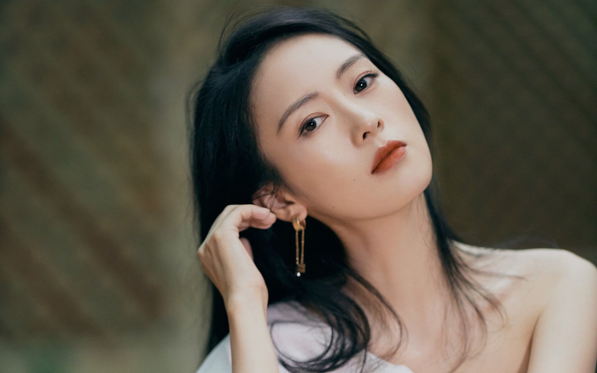 开云-绝境下的将军，乔治怒吼劈开胜利之门，鹈鹕踏过上海惊险晋级